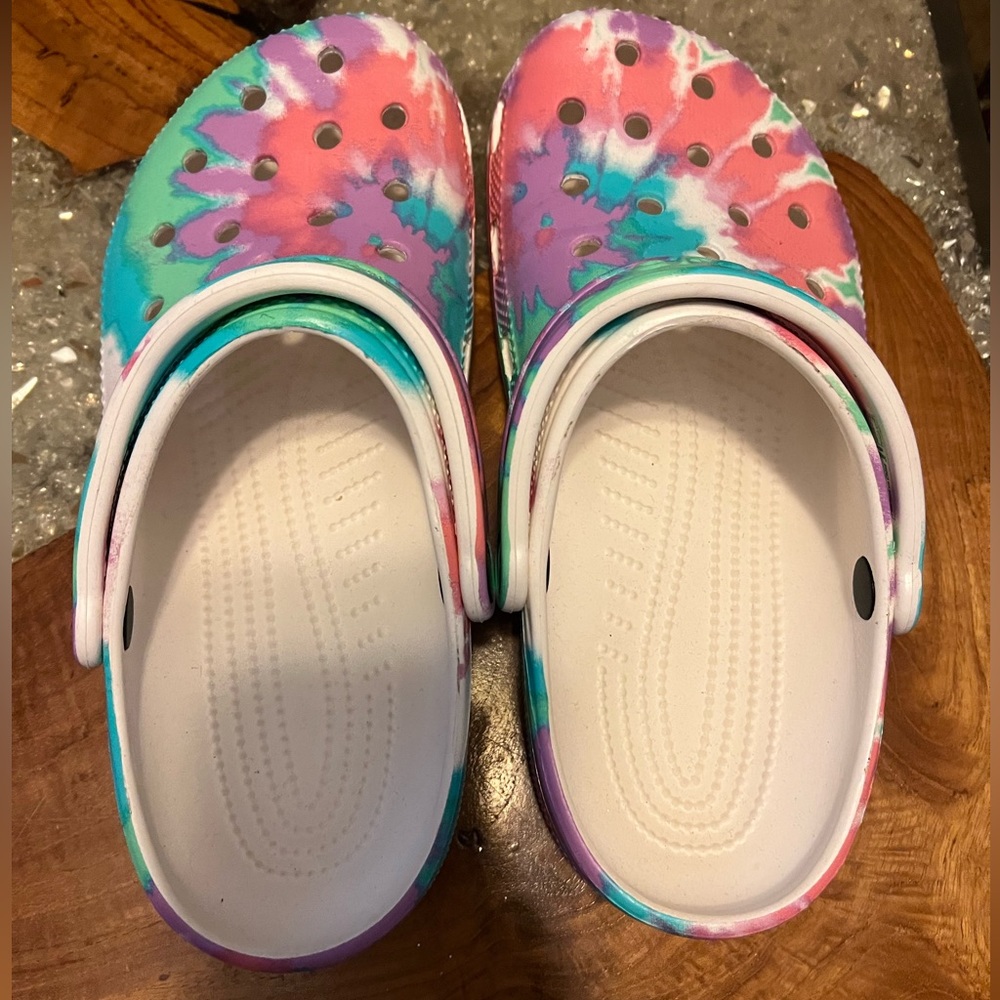 (SOLD) Crocs (tie-dye) Women’s 8